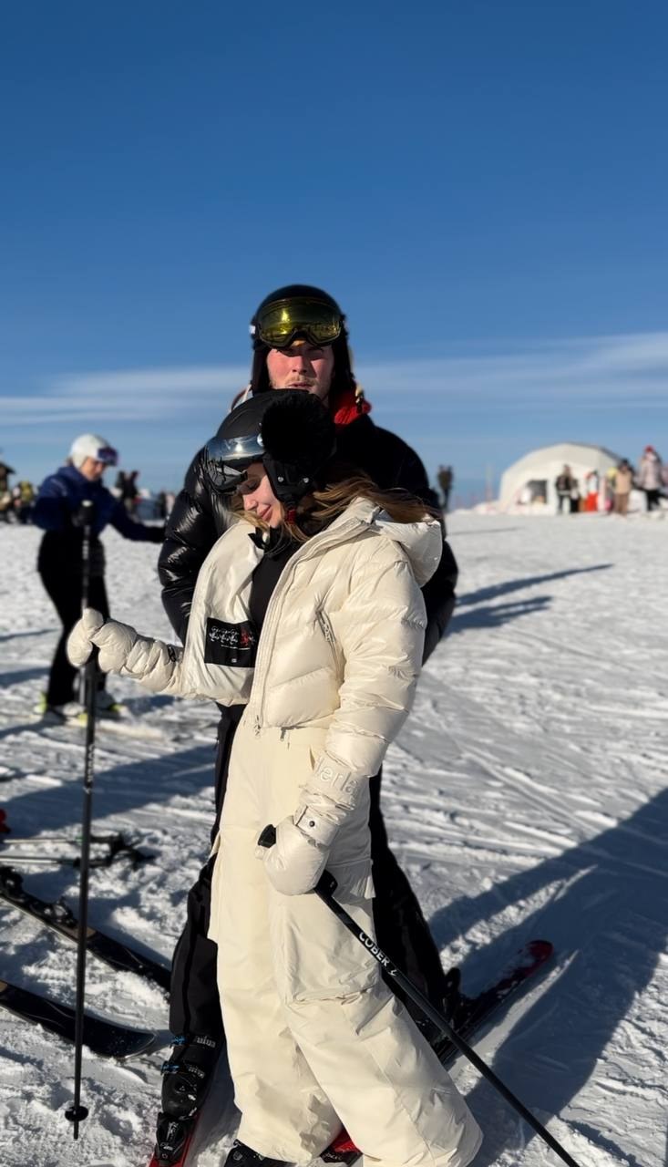 Gustaf and Valeriia together on a ski trip